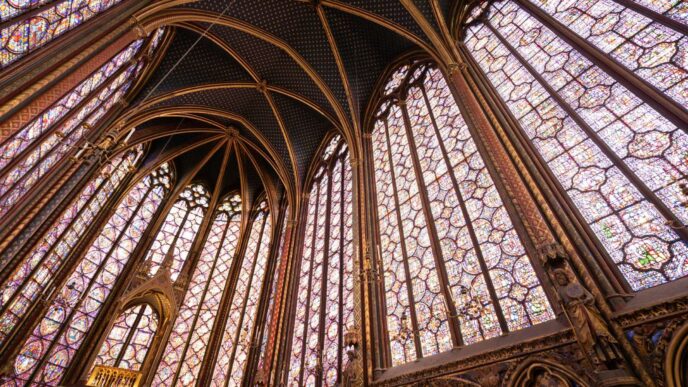 venue/architecture

Arquitectura gótica con vitrales de colores. Diseño inspirador para Inmobiliare Summits, evento de real estate en México y LATAM.