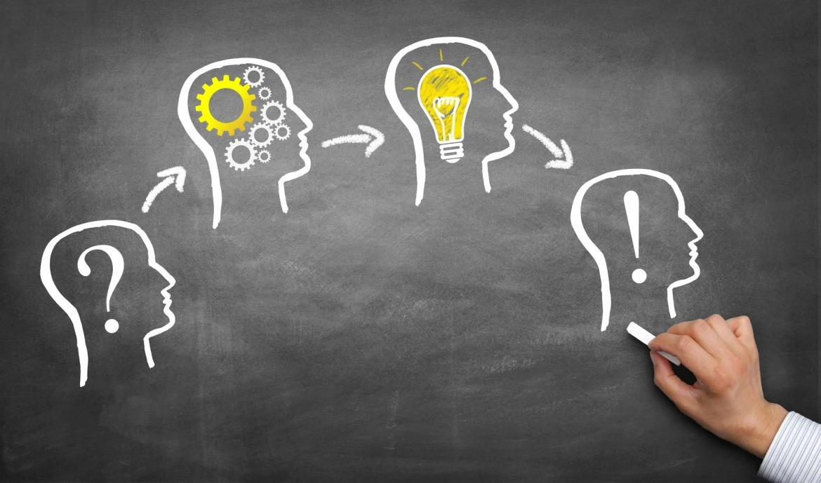 Ilustración de pizarra con proceso de pensamiento. Ideas y soluciones en Inmobiliare Summits para el sector inmobiliario en México.