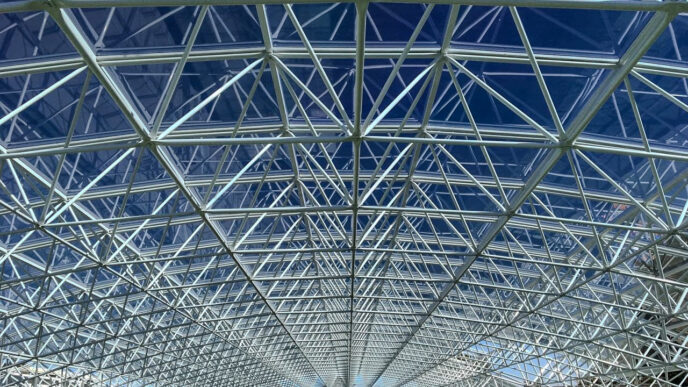 Venue/architecture.

Estructura del domo en el venue de Inmobiliare Summits, evento de real estate en Querétaro, México. Arquitectura moderna para conferencias LATAM.