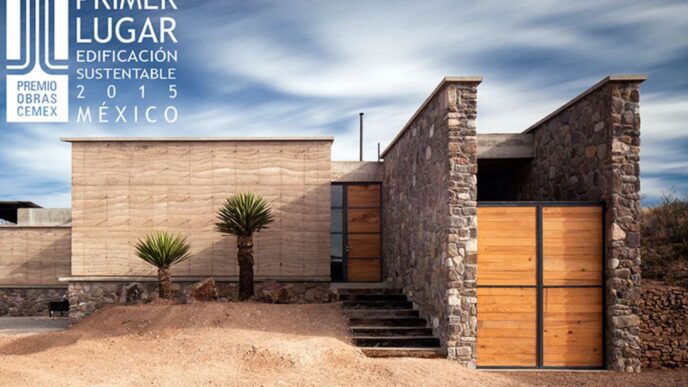 Edificación sostenible Cemex, ganadora de premio, con diseño moderno de piedra y madera. Certificados Bursátiles dedicados a la sostenibilidad.