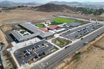 venue/architecture

Vista aérea del estacionamiento sostenible de Cemex en Baja California. Inmobiliare Summits destaca la innovación en real estate México.