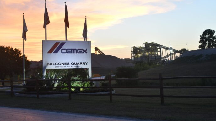 Sponsors/branding.

Cemex, patrocinador de Inmobiliare Summits, muestra su compromiso con el real estate en México y LATAM, impulsando la sostenibilidad en la ciudad.