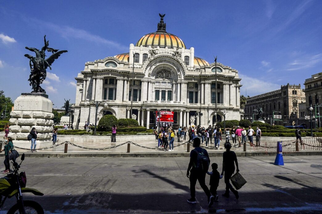 Venue/architecture.

Fachada del Palacio de Bellas Artes en Ciudad de México, sede de Inmobiliare Summits. Arquitectura icónica en evento de real estate LATAM.