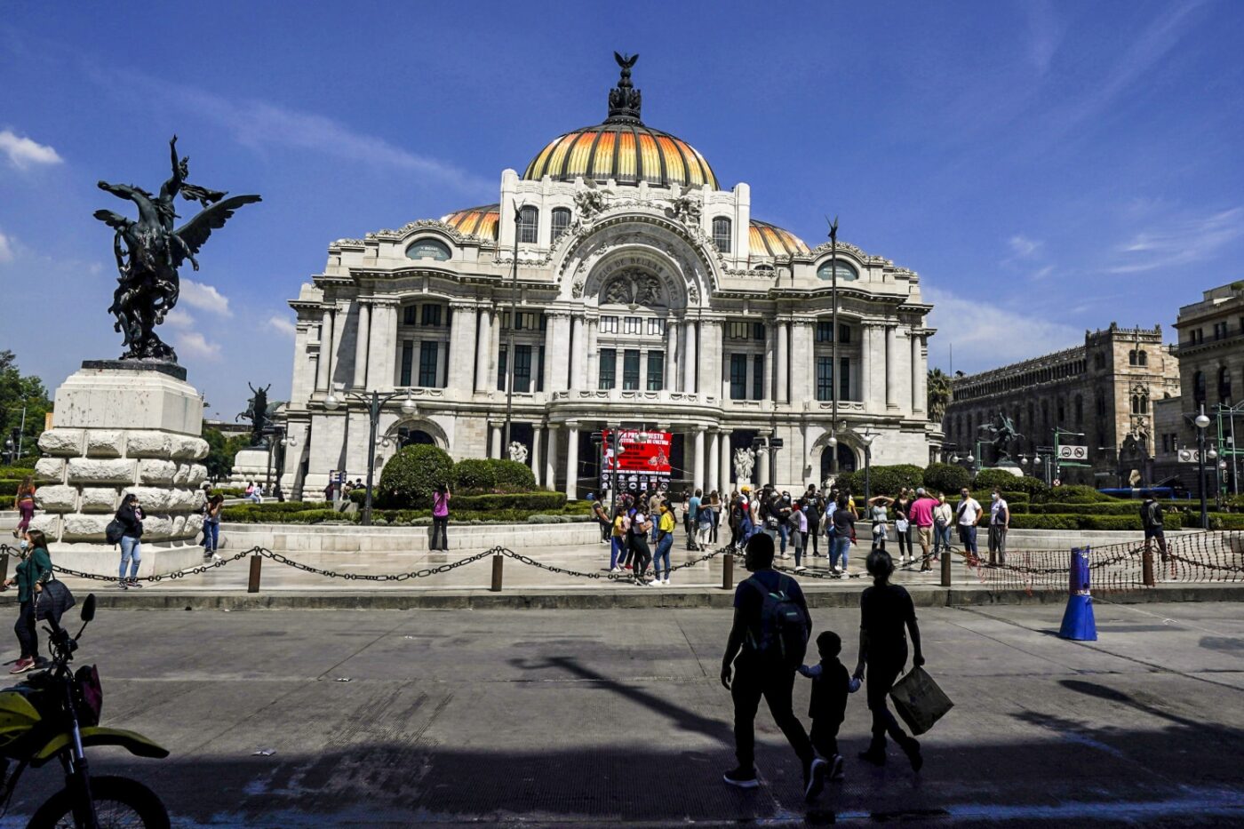 Venue/architecture.

Fachada del Palacio de Bellas Artes en Ciudad de México, sede de Inmobiliare Summits. Arquitectura icónica en evento de real estate LATAM.