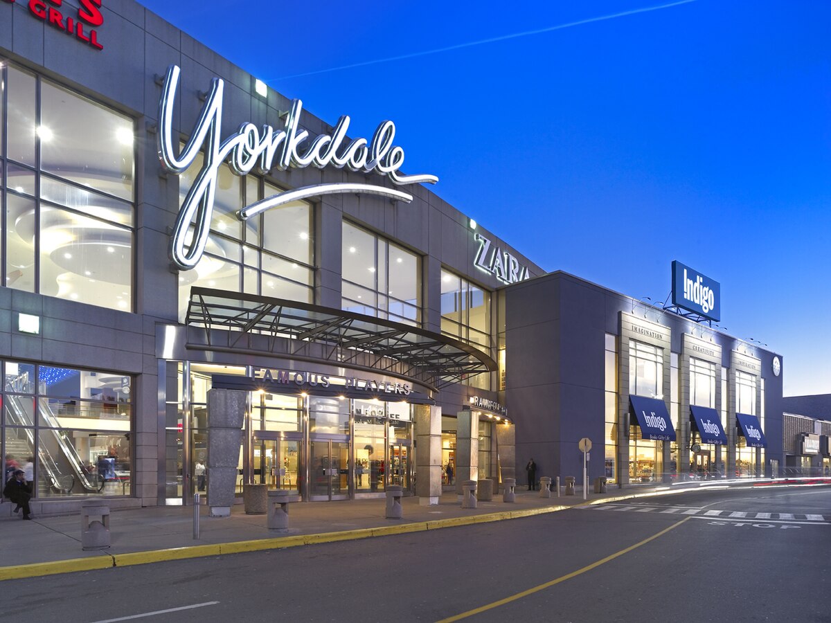 venue/architecture

Fachada del centro comercial Yorkdale, un posible venue para Inmobiliare Summits. Arquitectura moderna en un centro comercial de la ciudad.
