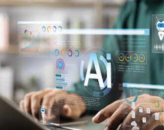 IA en sector inmobiliario. Persona usando laptop con visualizaciones de datos. Innovación en Inmobiliare Summits, LATAM.