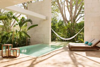 Venue/architecture.

Arquitectura moderna en Tulum, México. Piscina privada y hamaca en Chablé Hotels, un destino ideal para eventos Inmobiliare Summits LATAM.