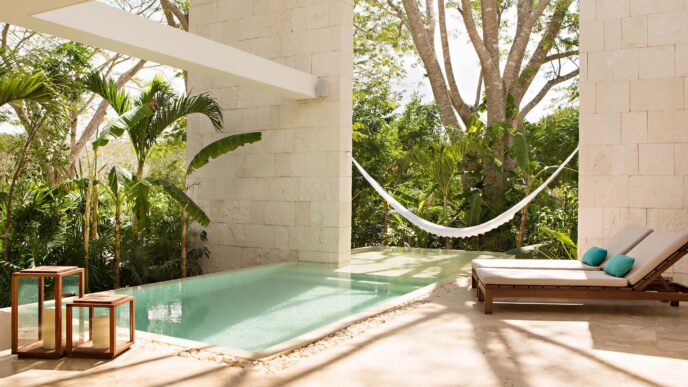 Venue/architecture.

Arquitectura moderna en Tulum, México. Piscina privada y hamaca en Chablé Hotels, un destino ideal para eventos Inmobiliare Summits LATAM.