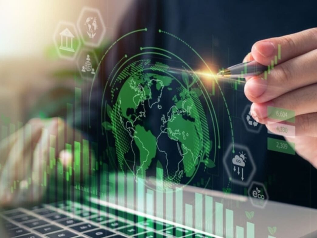 Visualización digital de Circle Dubai: Innovación en sostenibilidad y reducción de residuos. Mano señala mapa mundial con indicadores ecológicos.