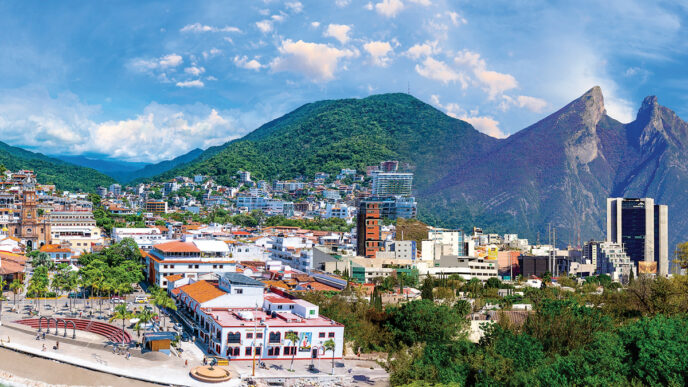 city/destination

Paisaje urbano de México, con montañas y edificios. Promoción de Inmobiliare Summits, evento de real estate en LATAM.