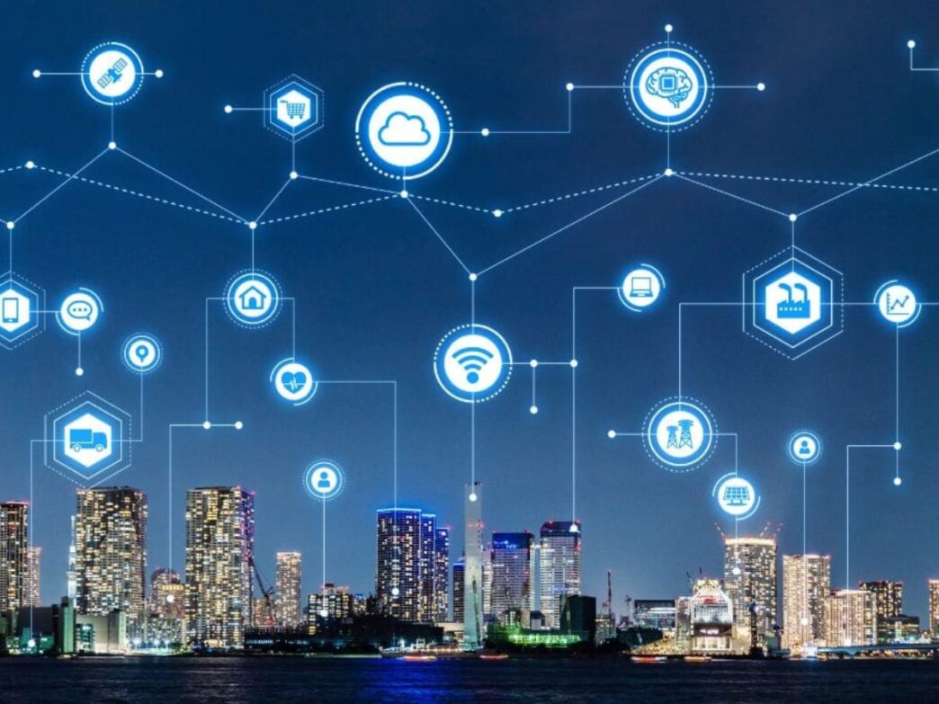 Ciudad futurista con iconos de tecnología. Inmobiliare Summits analiza el futuro del real estate en México y LATAM.