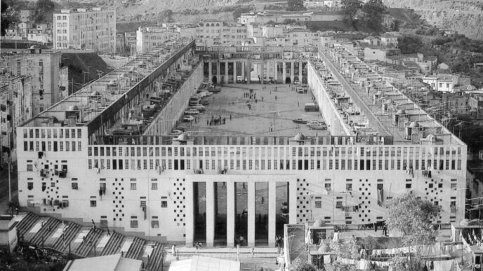venue/architecture
Vista aérea del proyecto Climat de France en Argelia. Arquitectura icónica de vivienda social. Inmobiliare Summits destaca proyectos urbanos en LATAM.