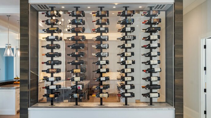 Venue/Architecture.
Diseño interior con botellas de vino en Querétaro. Arquitectura y bienes raíces impulsando el clúster vitivinícola en México.