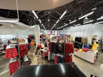 Venue/architecture.

Interior de la tienda de moda de Coca Cola. La marca incursiona en retail con una nueva tienda. Inmobiliare Summits, real estate, México.