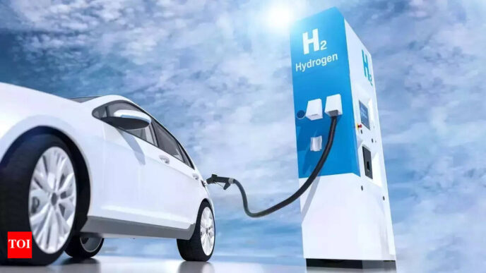 Coche de hidrógeno blanco repostando en estación H2. Innovación y sostenibilidad en el real estate con vehículos ecológicos. Energía limpia.