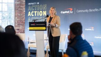 Oradora en evento de Capital One sobre soluciones de vivienda asequible. Presentación sobre el Plan de Beneficios Comunitarios de Capital One.