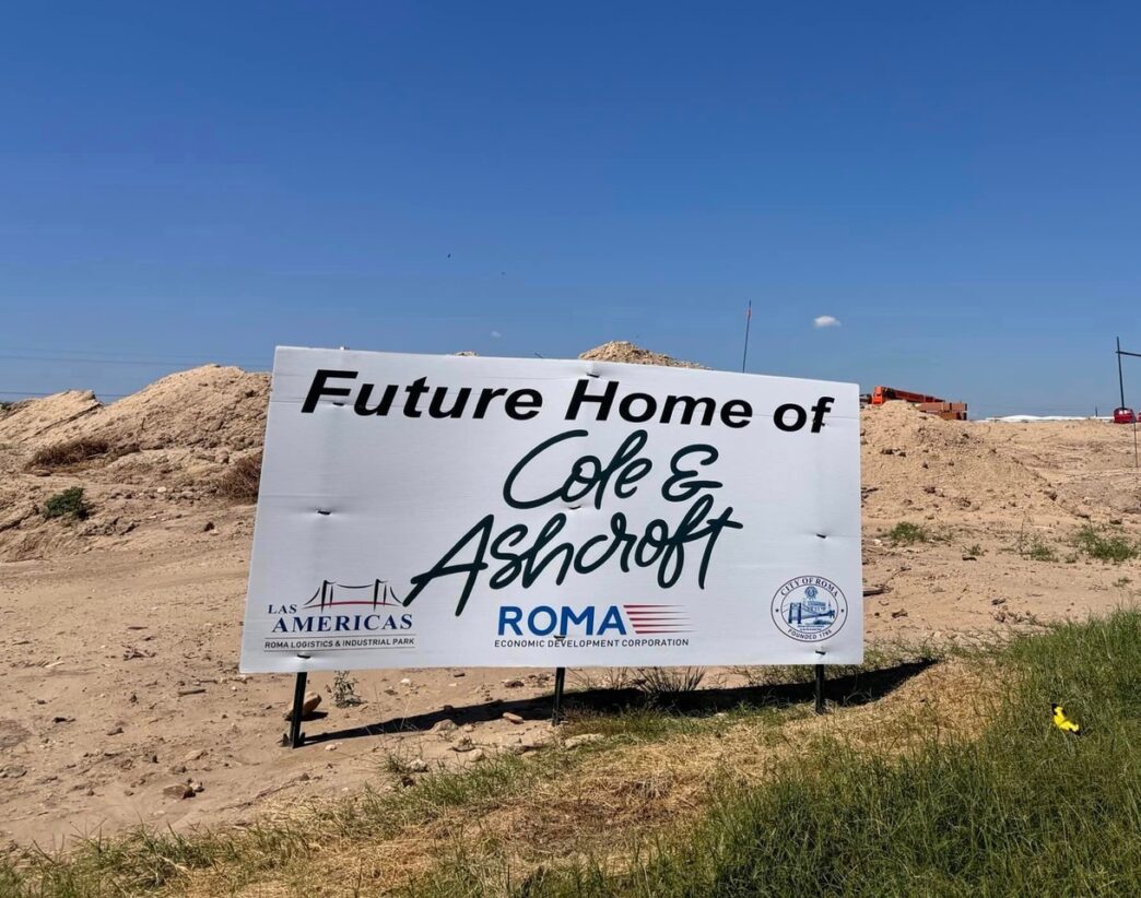 sponsors/branding
Cartel de patrocinador Future Home of Cole & Ashcroft en sitio de construcción. Roma Economic Development Corporation. Inmobiliare Summits.