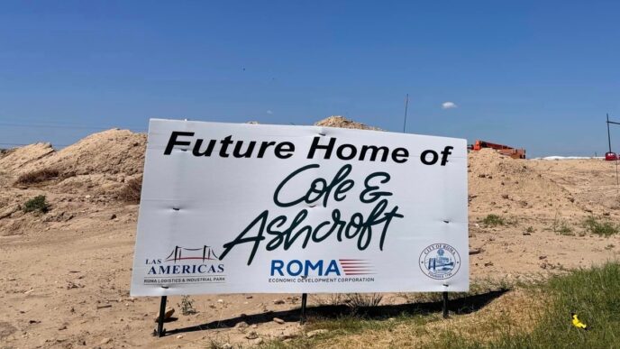 sponsors/branding
Cartel de patrocinador Future Home of Cole & Ashcroft en sitio de construcción. Roma Economic Development Corporation. Inmobiliare Summits.
