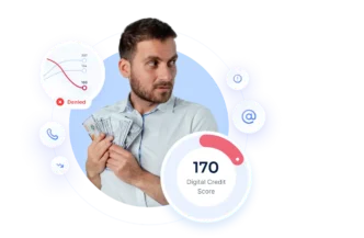 Hombre con billetes y gráficos de crédito hipotecario denegado. Concentración BBVA en seis entidades. Solicitud de crédito hipotecario.