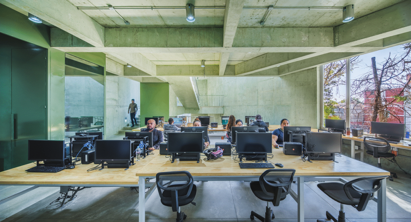 Espacio Colony en CDMX: Oficinas modernas con luz natural y diseño innovador. Elevando la experiencia laboral en la Ciudad de México.