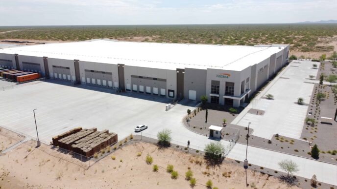 Edificio industrial TECMA en el noreste, zona de nearshoring, esencial para política industrial y comercio.  Espacio para logística y distribución.