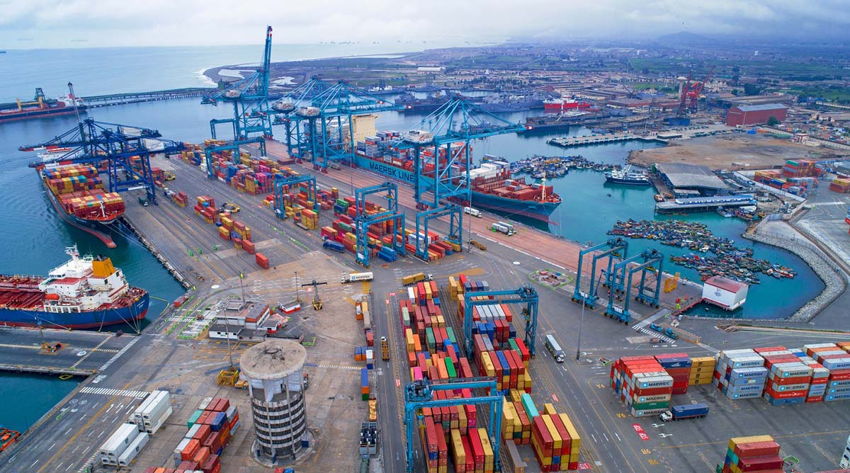 city/destination
Vista aérea del puerto marítimo, infraestructura clave para el comercio. Inmobiliaria Coppel impulsa expansión comercial en México y LATAM.