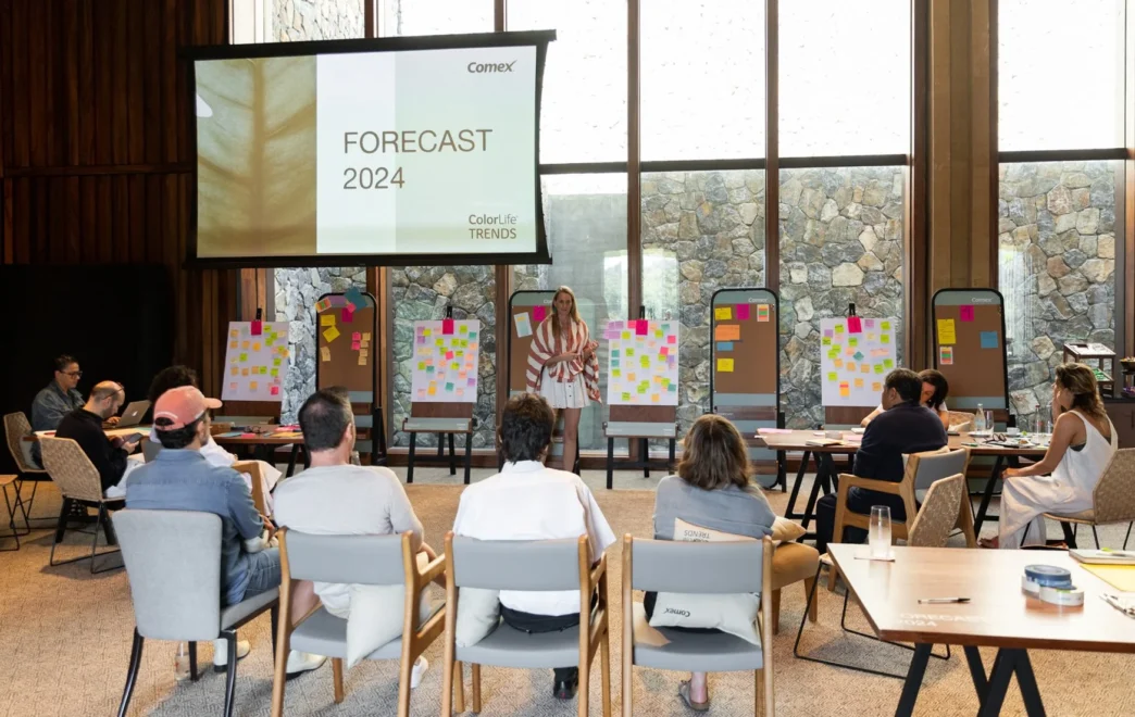 Venue/Architecture.

Presentación de Comex en Inmobiliare Summits, México. Panel con speaker explicando el color del año 2024. Conferencia de real estate en LATAM.