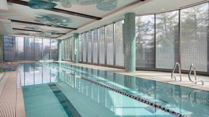 Venue/architecture.
Piscina moderna en inmueble de México, reflejando el enfoque wellness en el sector inmobiliario. Diseño arquitectónico innovador. Inmobiliare Summits.