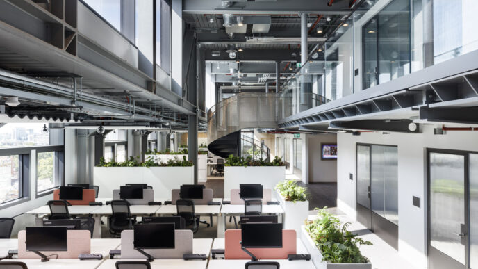 venue/architecture
Espacio de trabajo moderno y luminoso en Inmobiliare Summits. Diseño innovador para el sector real estate en LATAM. Oficinas para atraer talento.