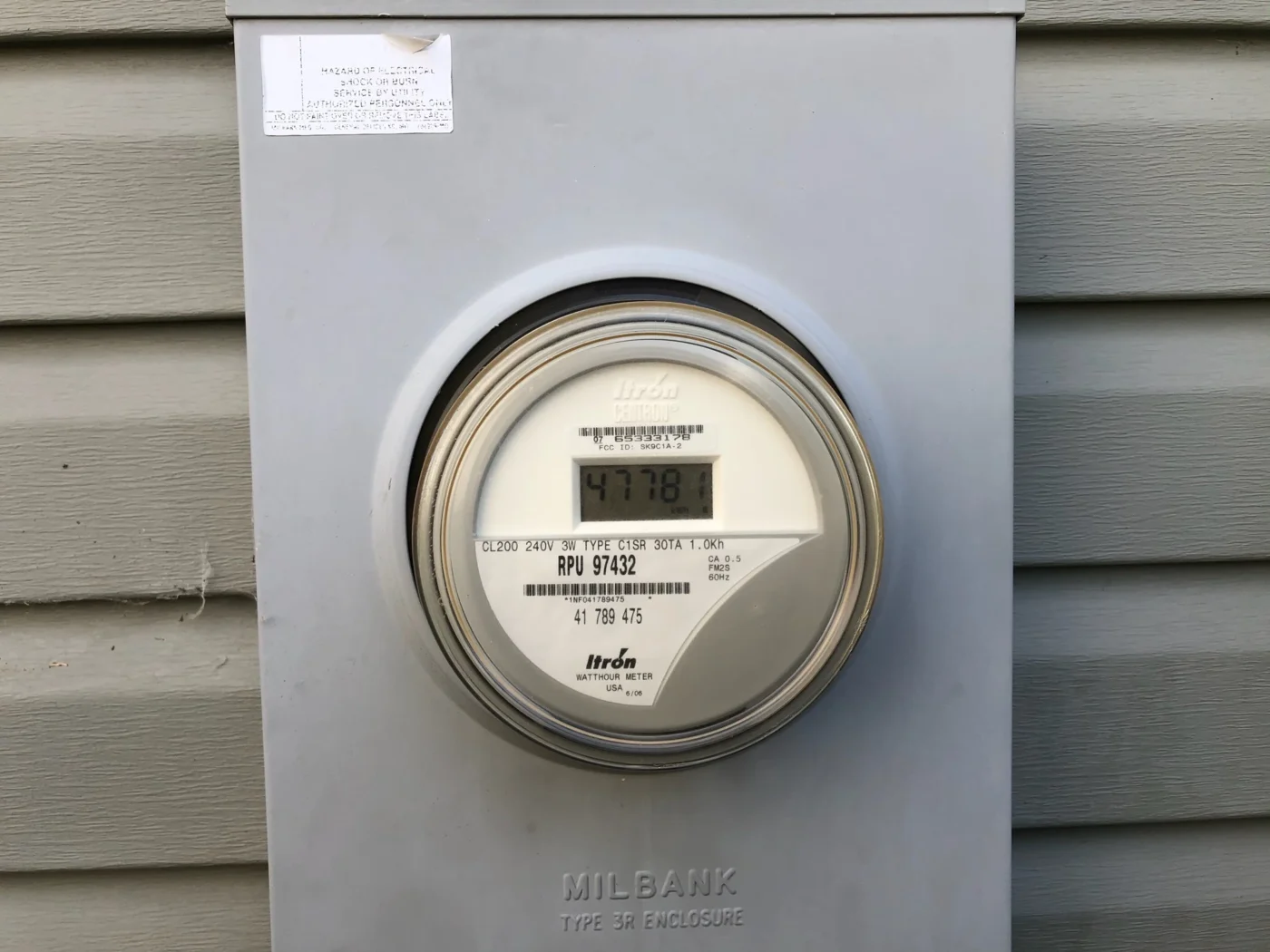 Medidor de energía RPU mostrando el consumo actual. Energía Renovable y Compromiso RPU para un futuro sostenible. Lectura: 47781 kWh.