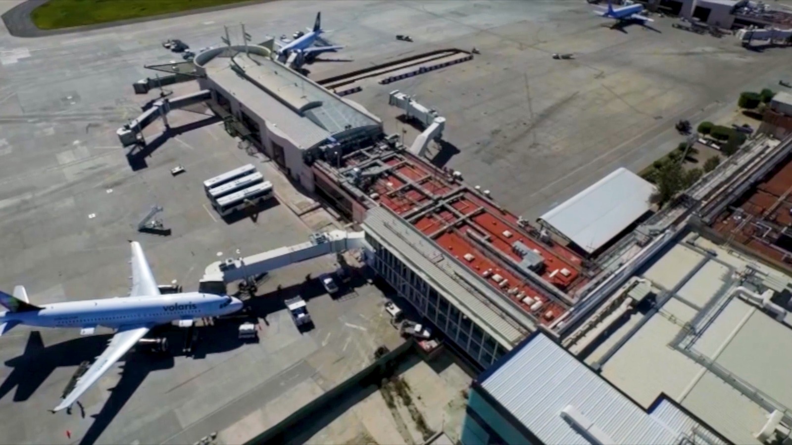 venue/architecture
Vista aérea del aeropuerto de Mérida, Yucatán. Destino clave para Inmobiliare Summits, real estate, y conferencias en México.