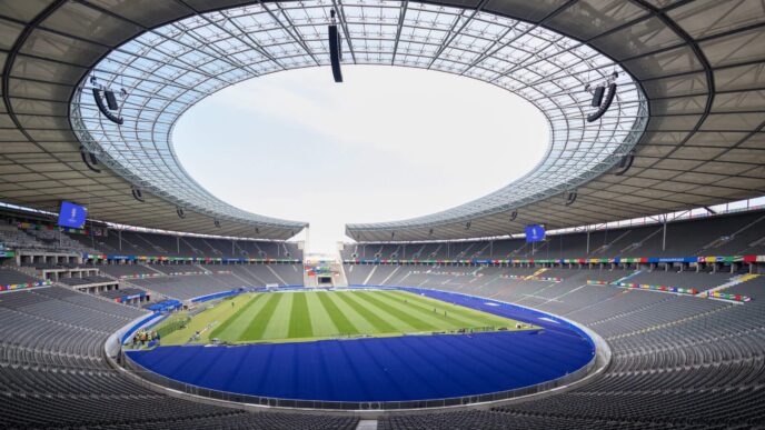 venue/architecture
Vista interior del estadio Olímpico de Berlín. Arquitectura moderna para eventos y conferencias. #InmobiliareSummits #venue #city