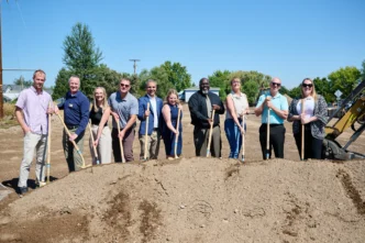 Venue/Architecture
Grupo diverso celebra inicio de construcción con palas. Evento Inmobiliare Summits impulsa proyectos de real estate en la city.