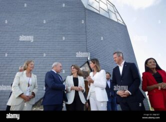 Venue/Architecture

Fachada del Centro de Innovación en Madera de Galicia, XERA, en una visita de autoridades. Apoyos al sector construcción con madera.