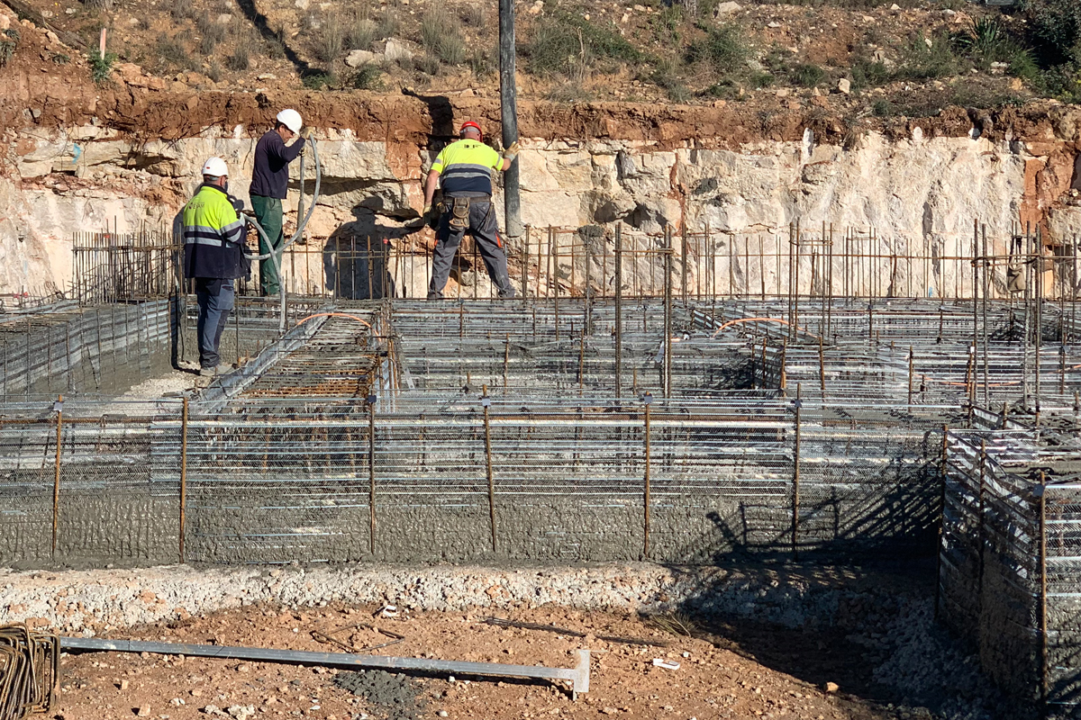 Venue/architecture.
Construcción del data center más grande de LATAM en Guanajuato. Obreros trabajan en la base de la estructura. Inmobiliare Summits México.