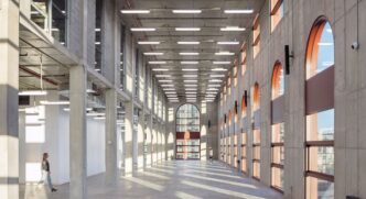 venue/architecture
Espacio diáfano y moderno en Inmobiliare Summits, evento real estate LATAM. Arquitectura innovadora para conferencias en México.