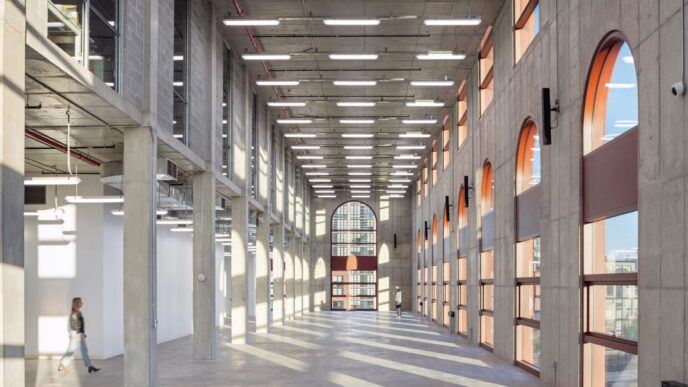 venue/architecture
Espacio diáfano y moderno en Inmobiliare Summits, evento real estate LATAM. Arquitectura innovadora para conferencias en México.