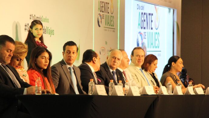 on-stage panel
Panelistas en conferencia Inmobiliare Summits México, evento real estate LATAM. Agentes de viajes impulsan el turismo.