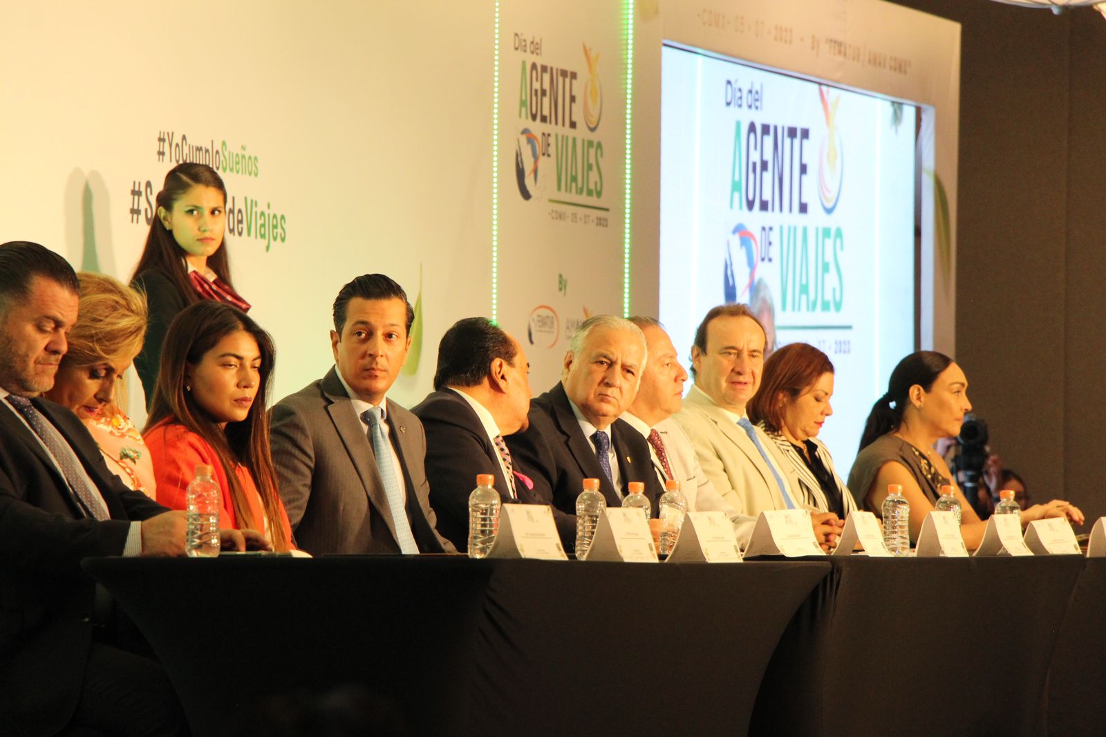 on-stage panel
Panelistas en conferencia Inmobiliare Summits México, evento real estate LATAM. Agentes de viajes impulsan el turismo.