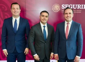 Headshot de tres hombres en trajes formales. Reunión en México sobre inversión en Coahuila. Conferencia Inmobiliare Summits.