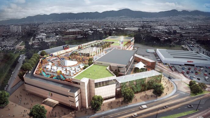 Vista aérea de centro comercial en México. Diseño moderno con área de juegos en la azotea. Aumenta el inventario de centros comerciales CBRE.