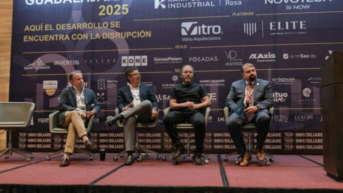 Panelists at Guadalajara 2025 industrial growth and nearshoring conference.