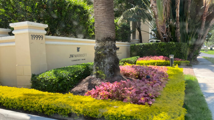 Venue/architecture.

Entrada al JW Marriott Turnberry Miami, sede de Inmobiliare Summits. El hotel es un destino clave para la conferencia de real estate en LATAM.