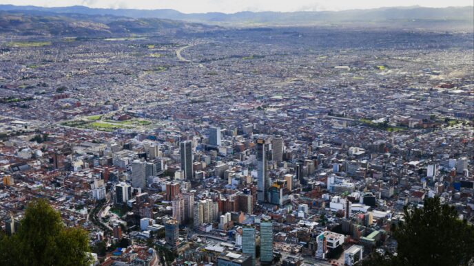 City/Destination.
Vista aérea de la ciudad, posible destino del Inmobiliare Summit LATAM. Impulso al sector real estate en la ciudad.
