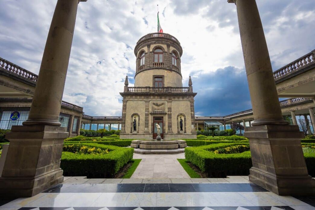 Venue en México para Inmobiliare Summits, la conferencia de real estate en LATAM. Vista del Castillo de Chapultepec en la ciudad.