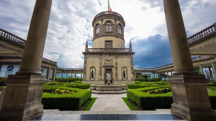 Venue en México para Inmobiliare Summits, la conferencia de real estate en LATAM. Vista del Castillo de Chapultepec en la ciudad.