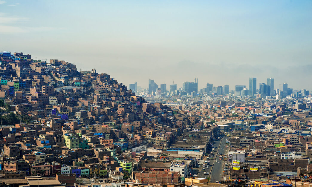 city/destination
Vista panorámica de Lima, Perú, mostrando la densificación urbana. Un tema clave en Inmobiliare Summits LATAM sobre real estate en la ciudad.