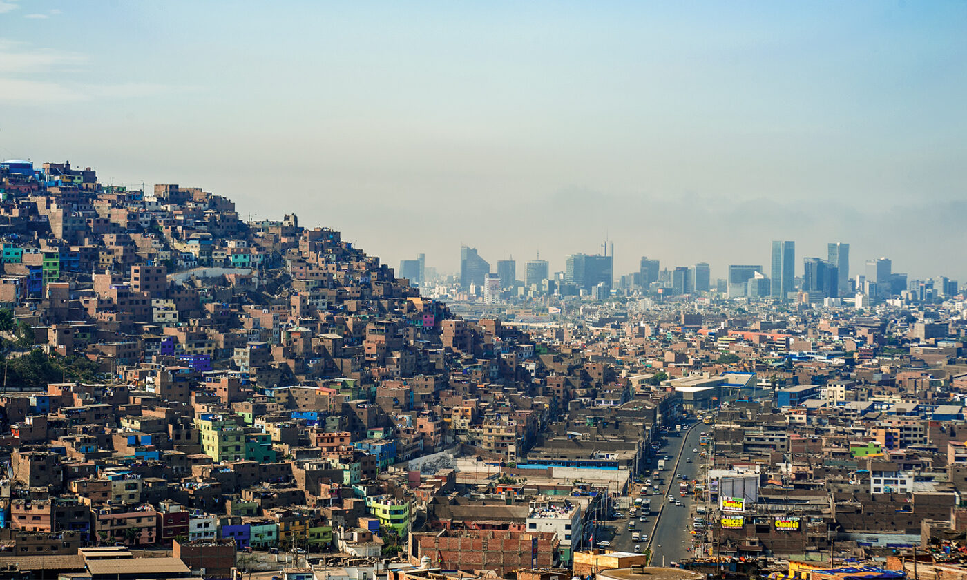 city/destination
Vista panorámica de Lima, Perú, mostrando la densificación urbana. Un tema clave en Inmobiliare Summits LATAM sobre real estate en la ciudad.