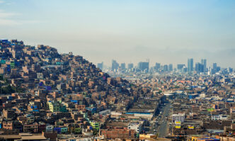 city/destination
Vista panorámica de Lima, Perú, mostrando la densificación urbana. Un tema clave en Inmobiliare Summits LATAM sobre real estate en la ciudad.
