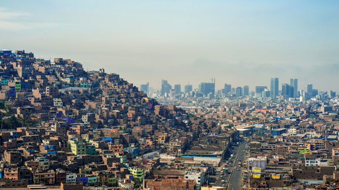 city/destination
Vista panorámica de Lima, Perú, mostrando la densificación urbana. Un tema clave en Inmobiliare Summits LATAM sobre real estate en la ciudad.